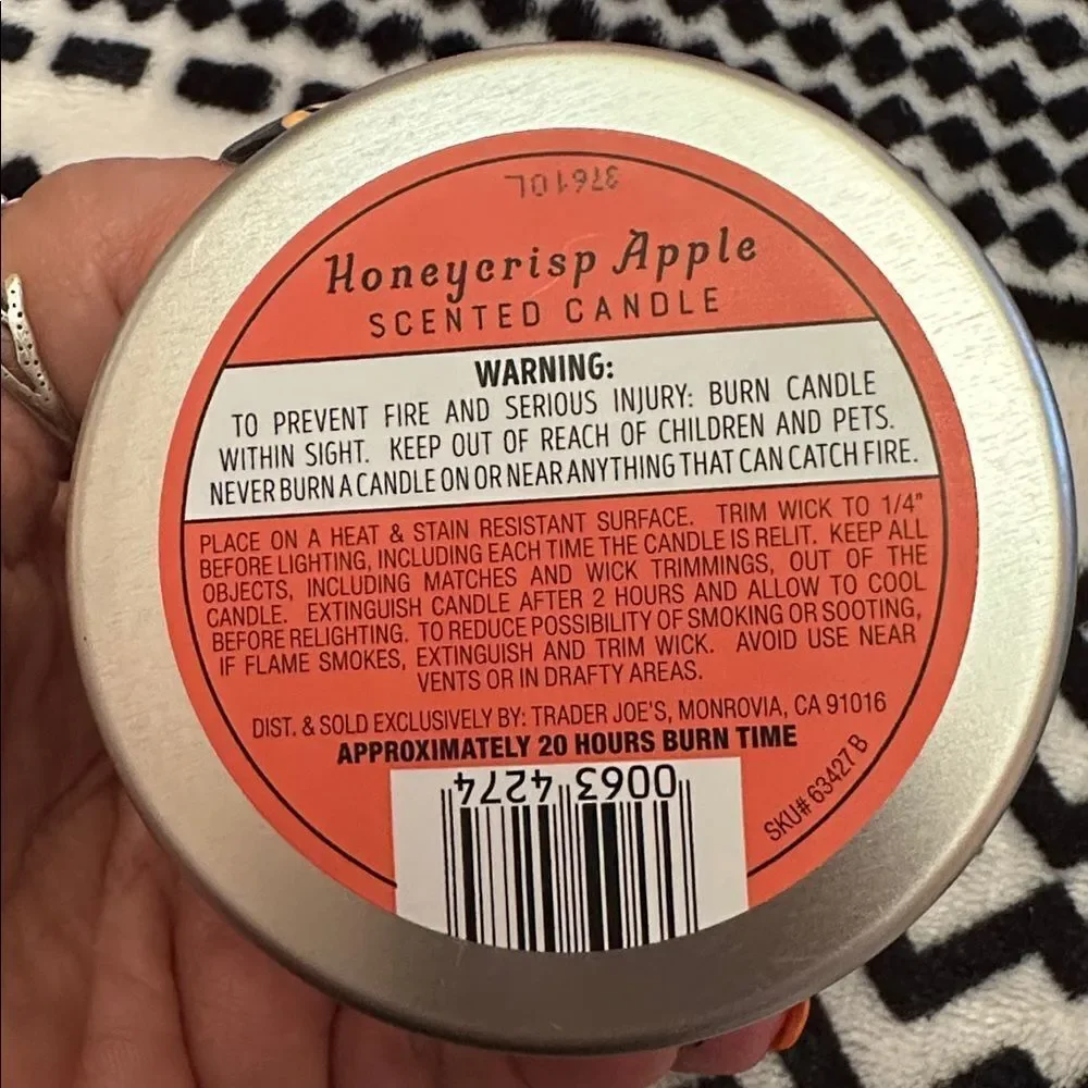 TRADER JOE'S Scented Candle Tin Honeycrisp Apple 5.7 oz. Soy Wax